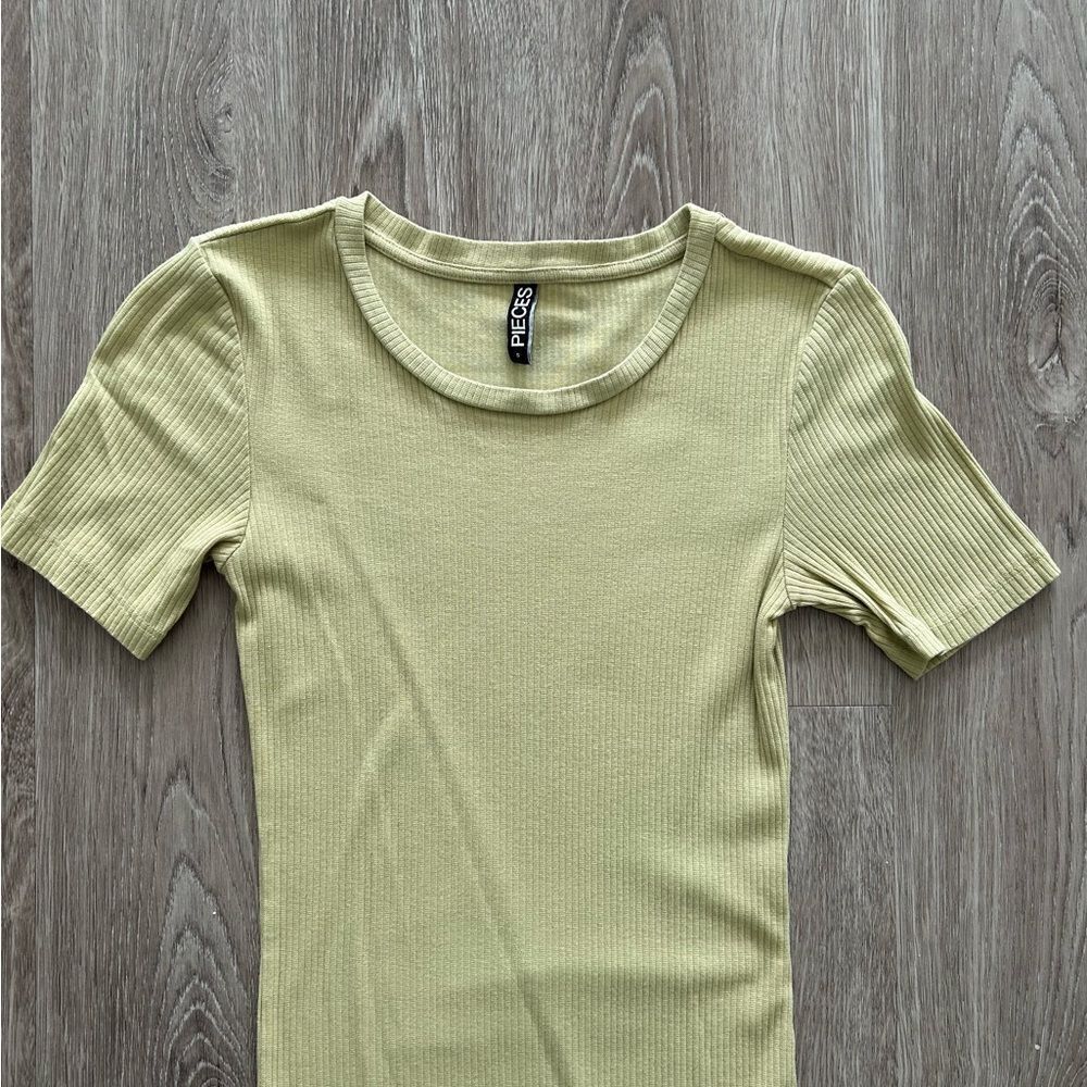 Light Green Ribbed Short Sleeve Dress - Picture 4 of 5